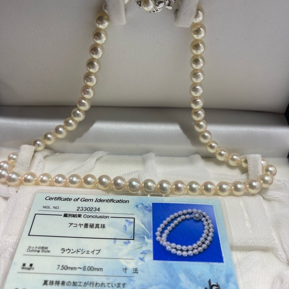 K14 white Gold /Akoya Pearl Necklace size 17 inches, Pearls size 7.5-8 mm - Picture 5 of 10